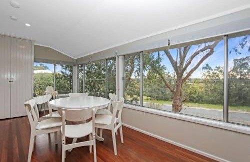 Hawks Nest House | River Views Pet Friendly