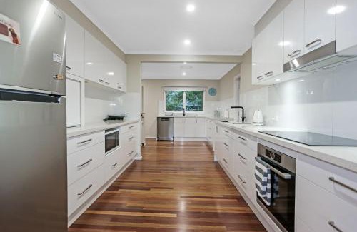 Hawks Nest House | River Views Pet Friendly