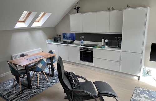 Backbarrow Apartment | River Vista Retreat: ⭐️⭐️ ~NEW~ Luxury Apart. with Views, Parking & Bike storage⭐️⭐️