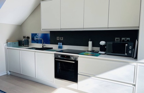 Backbarrow Apartment | River Vista Retreat: ⭐️⭐️ ~NEW~ Luxury Apart. with Views, Parking & Bike storage⭐️⭐️