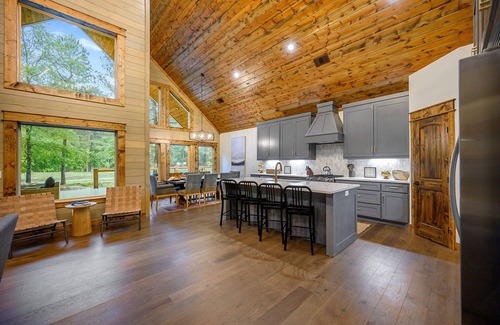 Broken Bow House | Riverbend Retreat - Gorgeous One Story with Loft, Waterfront Pond Access, Sleeps 16