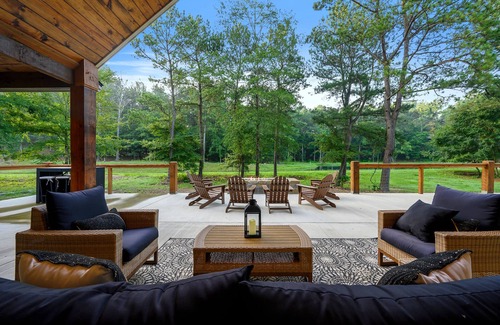 Broken Bow House | Riverbend Retreat - Gorgeous One Story with Loft, Waterfront Pond Access, Sleeps 16