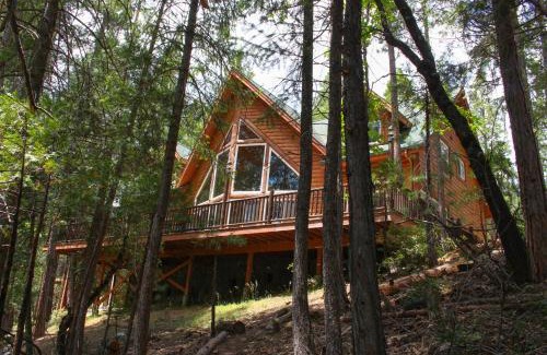 North Wawona House | Rivercrest Lodge with Hot Tub-Pool Table-Firepit