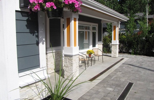 District of North Vancouver House | Riverfront Bed And Breakfast - Seymour Room