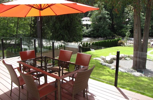 District of North Vancouver House | Riverfront Bed and Breakfast - Lynn Valley Room