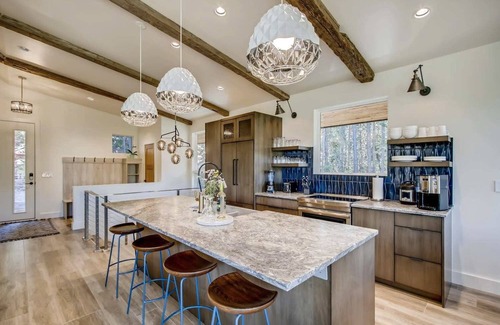 Black Hawk Cabin | Riverfront Cabin – Hot Tub, Fire Pit & Steam Shower