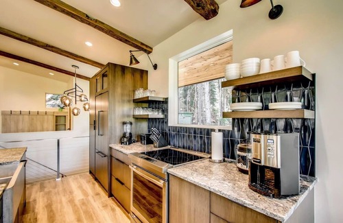 Black Hawk Cabin | Riverfront Cabin – Hot Tub, Fire Pit & Steam Shower