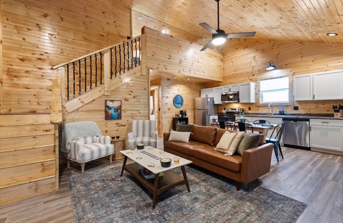 Bakerton Cabin | Riverfront Cabin~Sleeps 18~Private River Boat Ramp~20 Min drive Lake Cumberland