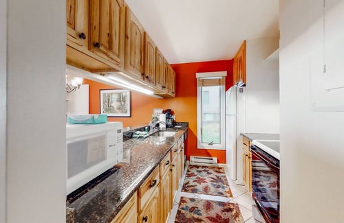 Glen Arbor Condo | Riverfront condo with beach access, fireplace, washer/dryer & cable