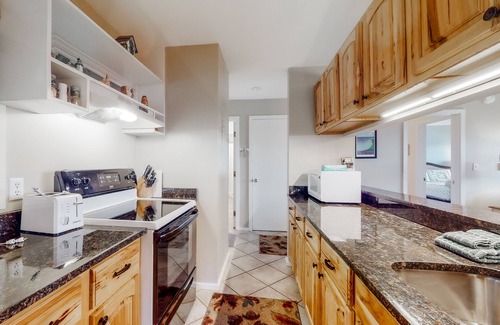Glen Arbor Condo | Riverfront condo with beach access, fireplace, washer/dryer & cable