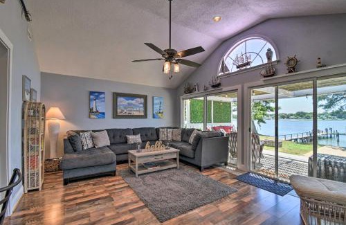 Deltaville House | Riverfront Cottage Fire Pit and Kayaks