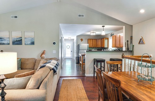 Van Buren County Cottage | Riverfront Cottage Near Rock Island State Park