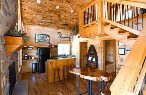 Nixa Cabin | Riverfront custom built cabin offering the best of the Unique Ozarks