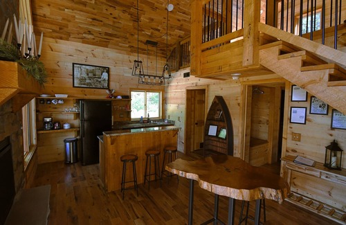 Nixa Cabin | Riverfront custom built cabin offering the best of the Unique Ozarks