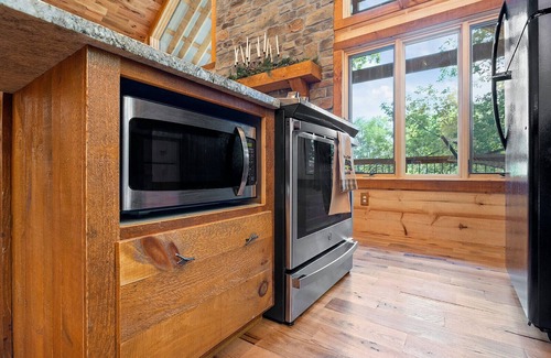 Nixa Cabin | Riverfront custom built cabin offering the best of the Unique Ozarks