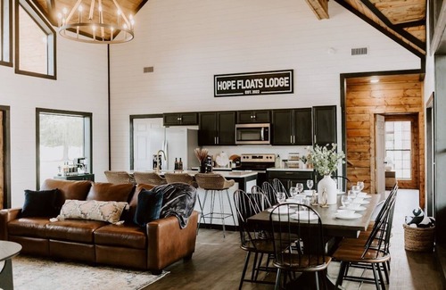 Broken Bow Cabin | Riverfront Escape | Heated Pool, Slide, Kayaks & Fishing!