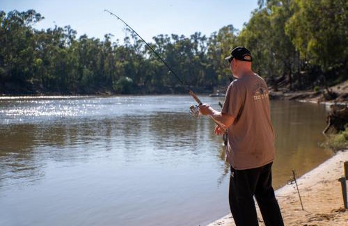 Moama House | Riverfront Escape - Pool Fun and Space for Everyone