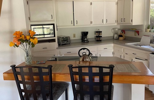 Three Rivers House | Riverfront Home near Sequoia National Park with EV charger.