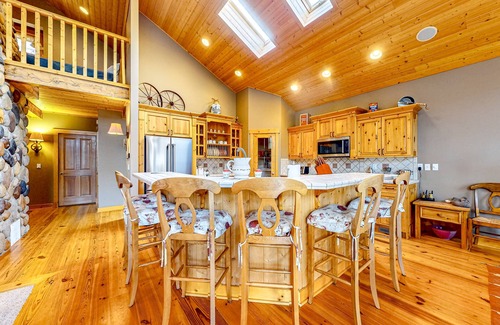 Orondo House | Riverfront home with boat launch, pool, tennis/pickle ball courts, & clubhouse