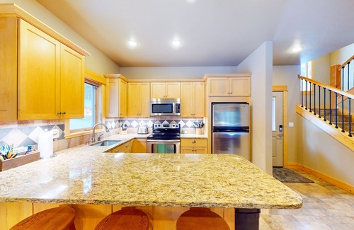 Joseph House | Riverfront home with mountain view & fireplace - walk to tram & Wallowa Lake