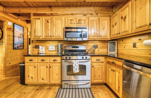Ellijay Cabin | Riverfront - Hot Tub - kayaks - fire pits - 4 king beds - awesome views-wildlife