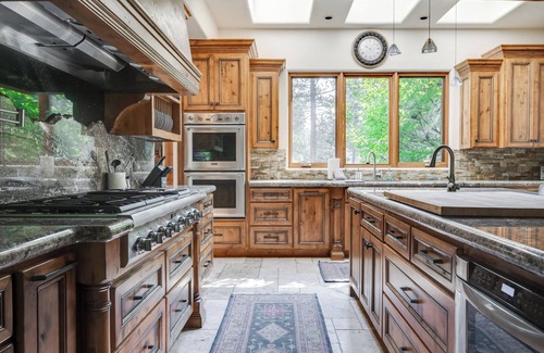 Three Rivers House | Riverfront, Pool Table | Deschutes River Lodge