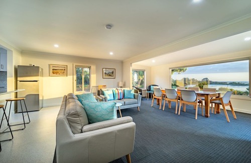 Bridport House | Riverfront Seclusion with Direct Access To Beach