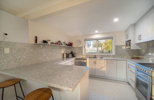 Bridport House | Riverfront Seclusion with Direct Access To Beach