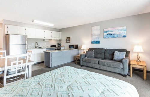 Bend Condo | Riverfront Studio With Spectacular River View. Pool Access. WiFi.
