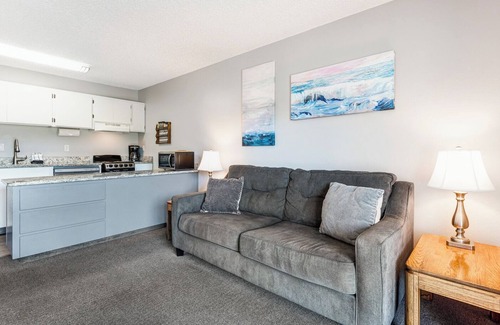 Bend Condo | Riverfront Studio With Spectacular River View. Pool Access. WiFi.