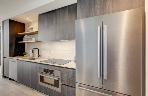 Rainey Street Historic District Condo | Riverside 30th floor penthouse Rainey St condo with the best view in Austin