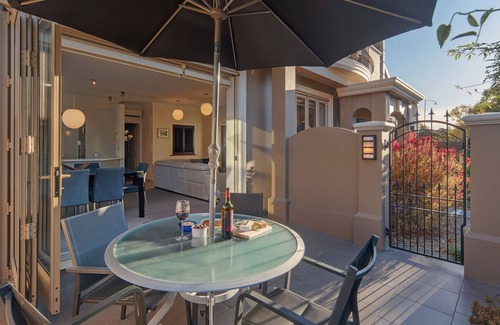 Nelson City Centre Apartment | Riverside Apartment in central Nelson.