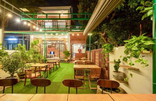 Cam An House | Riverside Dorm and Restaurant