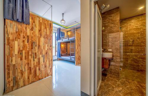 Cam An House | Riverside Dorm and Restaurant
