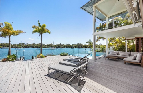 Noosa Heads House | Riverside Elegance on Noosa Parade