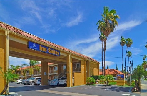 La Sierra Hotel | Riverside Inn & Suites Riverside