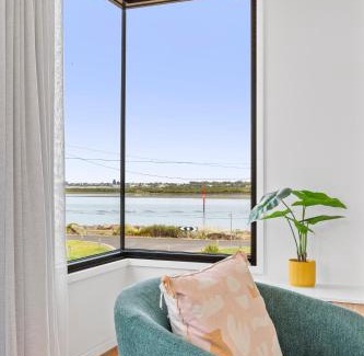 Ocean Grove House | Riverside Luxe- Brand New, 50m to river, 3 bedroom, pizza oven!