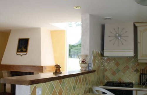 Monetay-sur-Allier Cottage | "Riverside Retreat: Cosy House with Fireplace, Terrace, Large Garden & River Access"