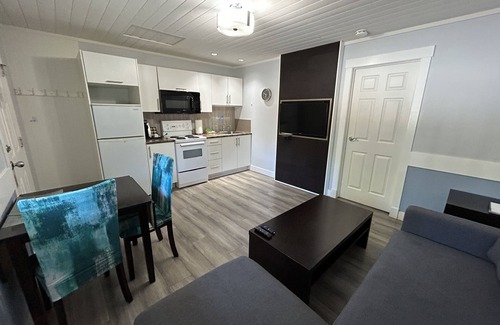 Regional District of Nanaimo Resort | Riverside Resort - One Bedroom Semi-Detached Cabin Suite