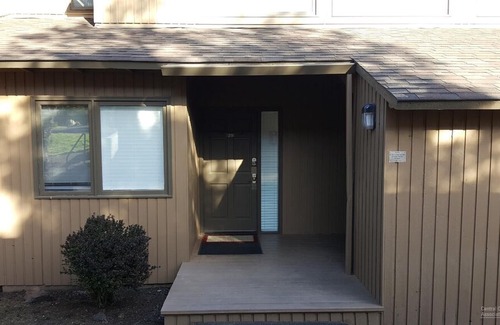 Redmond House | Riverside Rest & Relaxation