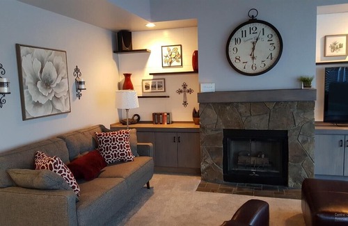 Redmond House | Riverside Rest & Relaxation