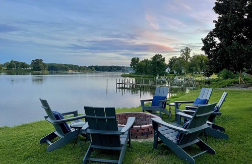 Hague House | Riverside Retreat/Fire-pit/Oak Tree Dining