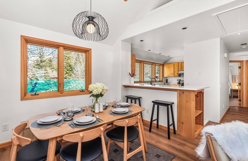 Redstone House | Riverside Retreat | Redstone’s Refined Hideaway