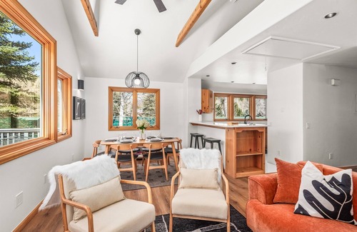 Redstone House | Riverside Retreat | Redstone’s Refined Hideaway