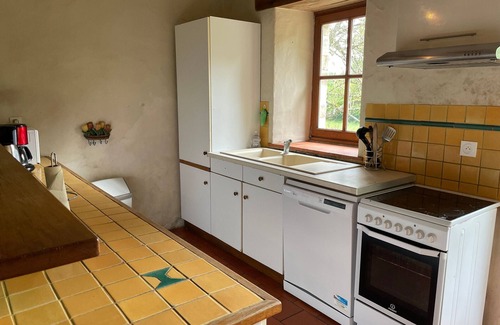 Solesmes Cottage | Riverside Retreat: Spacious 7-Bedroom House Near Le Mans with Internet, Baby Gear & Pet-Friendly