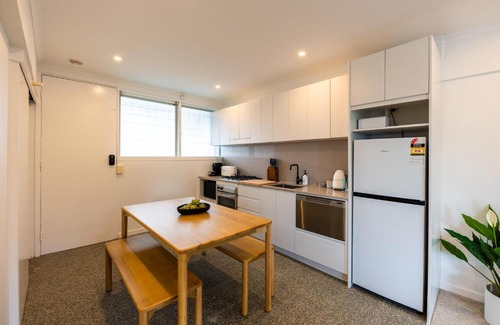 New Farm Apartment | Riverside studio apartment with parking and view