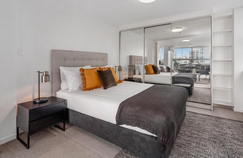 New Farm Apartment | Riverside Studio With Pool, Gym & Parking Near CBD