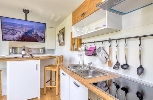 Metlika House | Riverside Suite Ane private beach, Gradac, Slovenia