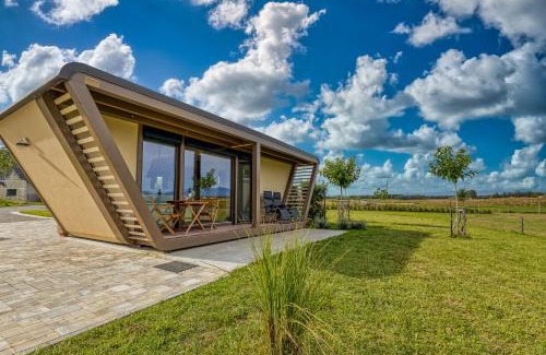 Metlika House | Riverside Suite Mobile Homes - Happy Rentals