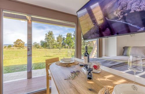 Metlika House | Riverside Suite Mobile Homes - Happy Rentals